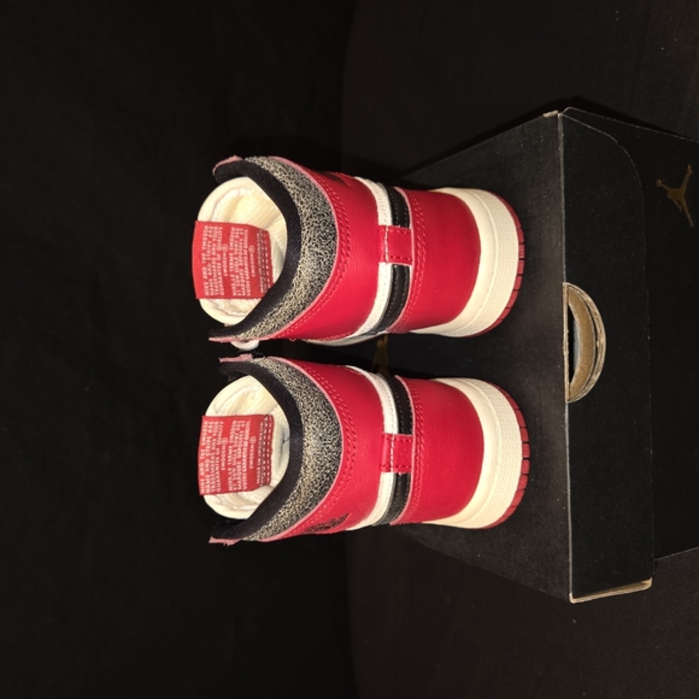 Nike Red and White Sneakers Iconic Design - Picture 4 of 8